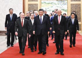 Xi meets US business, strategic and academic community representatives 