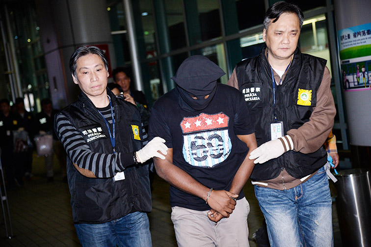 4.9 kilos of cocaine seized in 2 airport drug busts