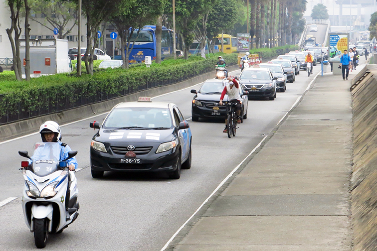 27 taxis protest for better regulation, fair policing