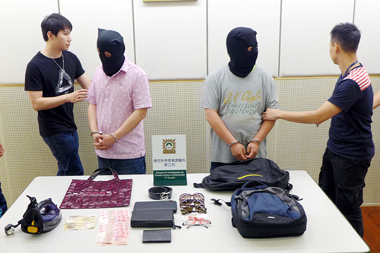 Police bust 2 mainlanders for  shoplifting in 5 shops