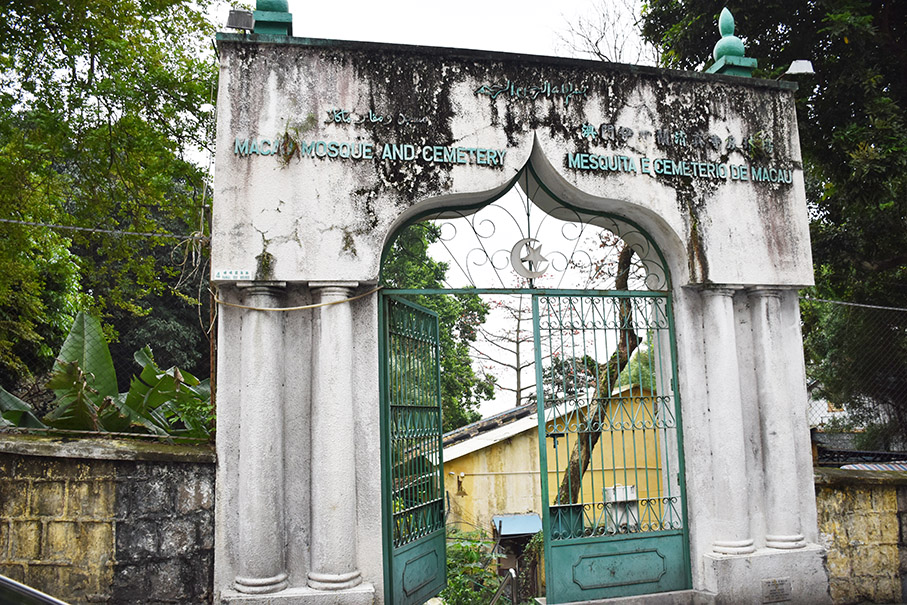 Council backs high-rise next to Muslim cemetery