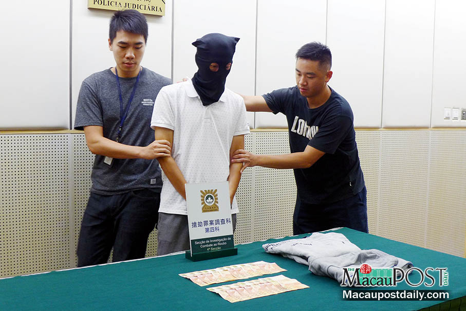 Police nab mainlander for robbing woman 