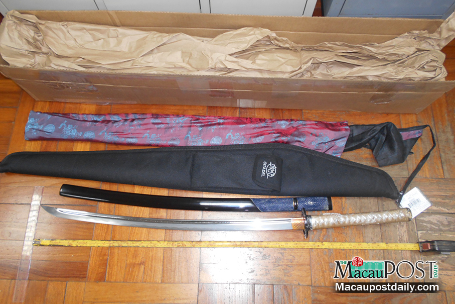 Customs find 100-cm katana in S African’s parcel