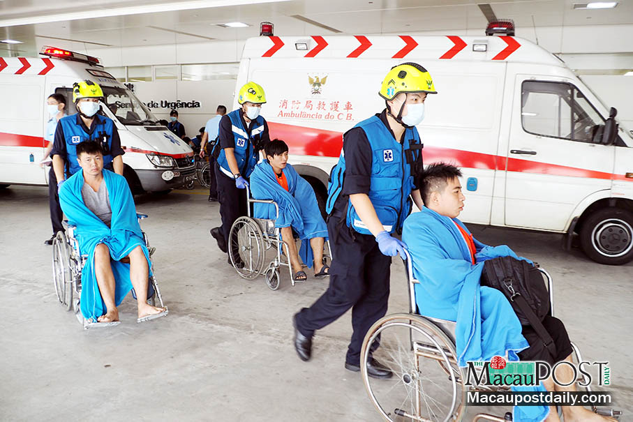 Sunken vessel delays ferry services