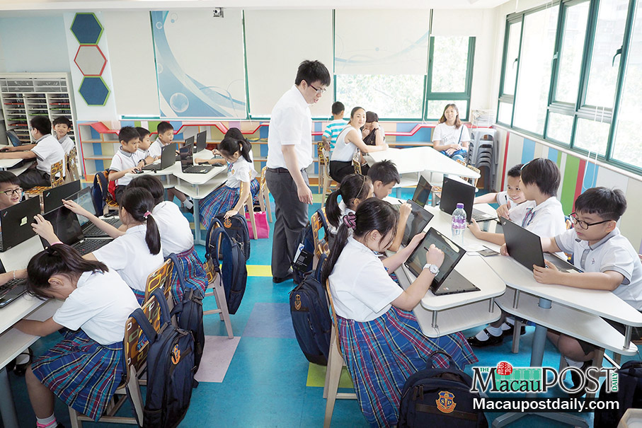 No textbooks: Children all excited about e-learning