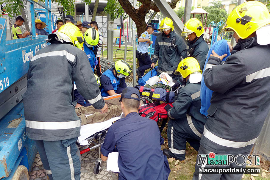 Worker injures head when falling from Grand Prix stands