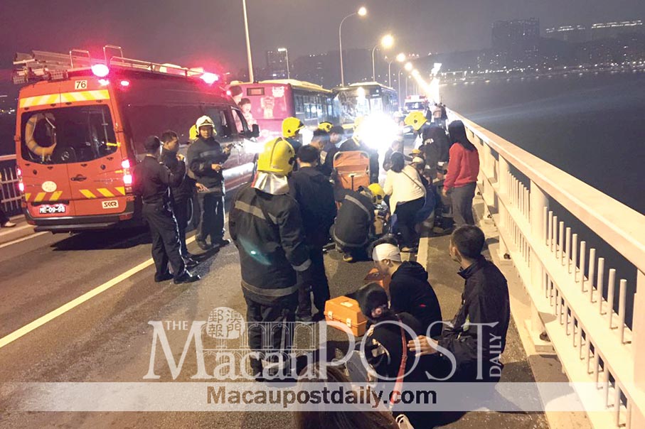 2 buses, taxi crash on bridge, 32 hurt: police