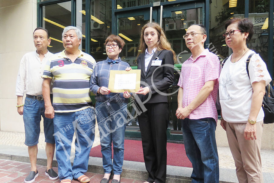 Group petitions CE for new bus stop in Ha Van