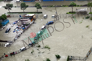 Macau in shock:Typhoon Hato kills 6, injures 150.  Power, water & telecom services break down