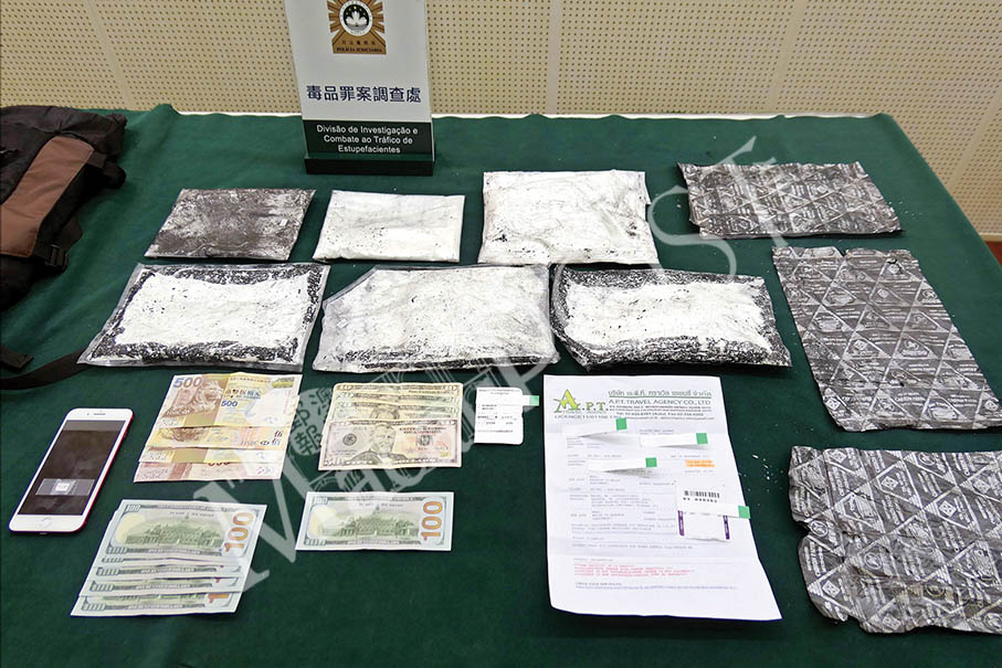 Brazilian woman caught at airport with 1.76 kg of cocaine