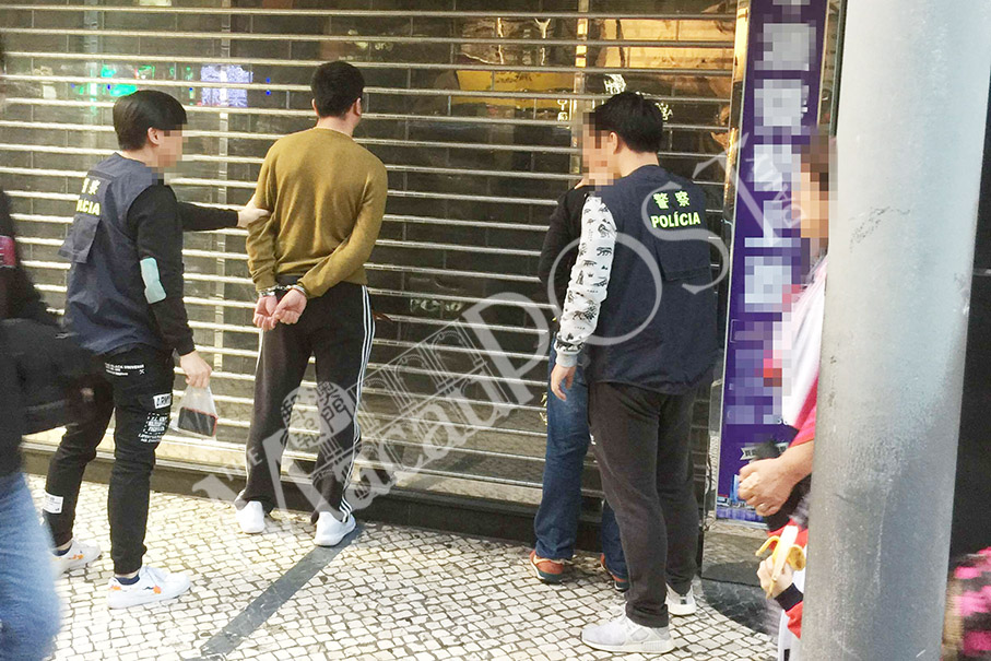 Mainland trio caught stealing mobiles in tourist hotspot: police