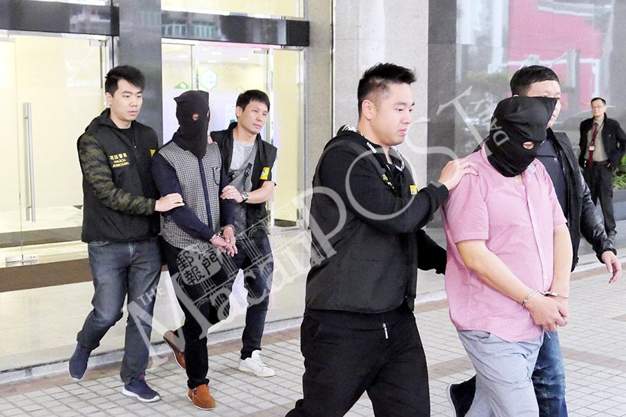 2 men rob woman of HK$480,000: police