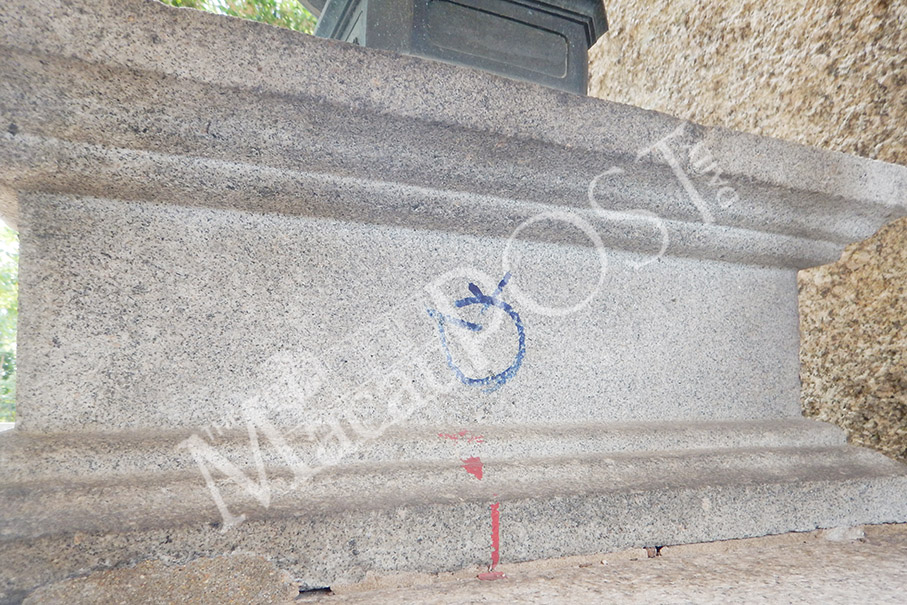 Graffiti defaces plinth  of Camões bust: IC