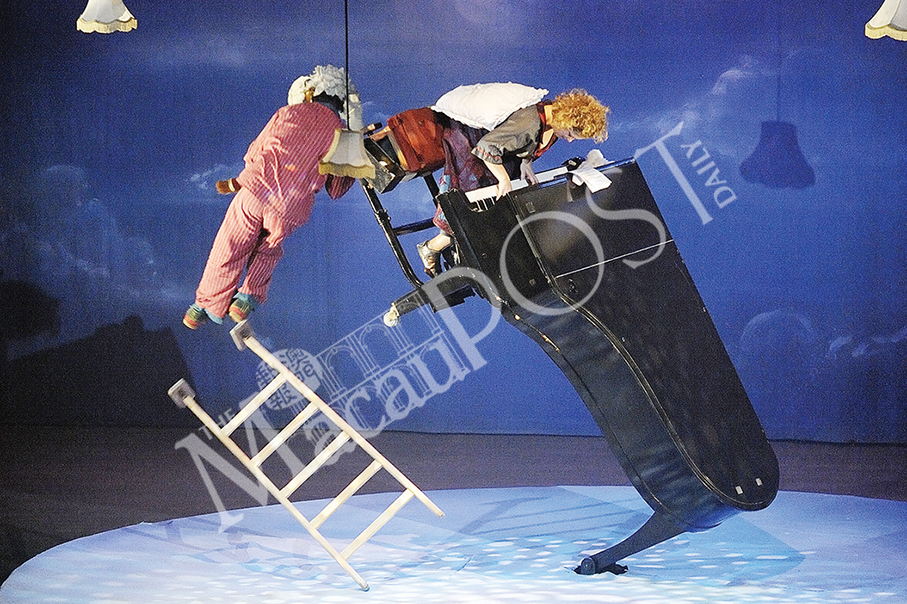 Belgian circus duo to bring  sleepless night with a flying piano