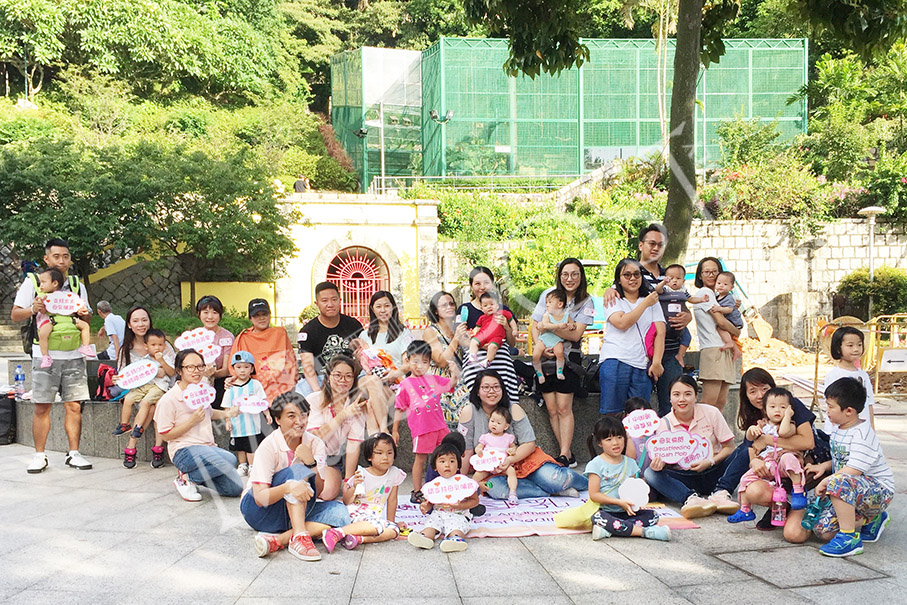 Mothers breastfeed in park to promote cause