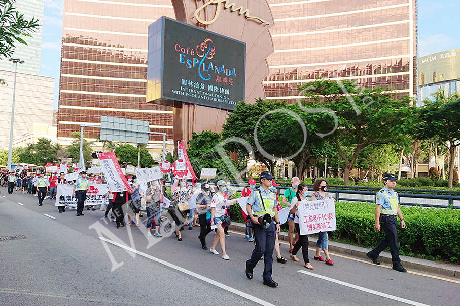 Dealers protest for stricter casino anti-smoking enforcement