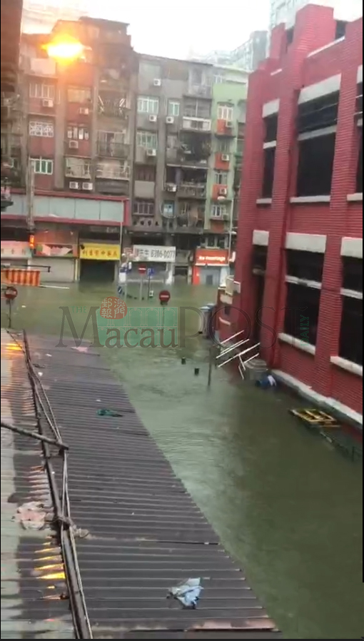 Super Typhoon hits Macau with maximum force