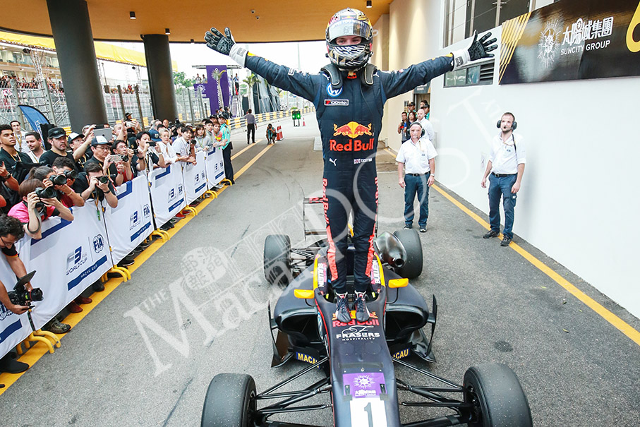 Ticktum wins dramatic Macau Grand Prix back-to-back