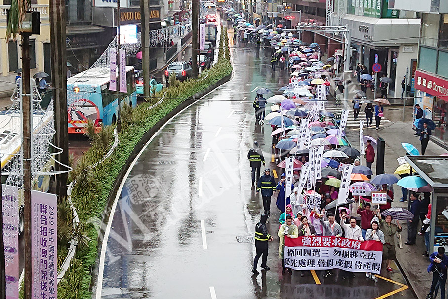 Hundreds protest against govt’s proposed changes to mandatory holidays