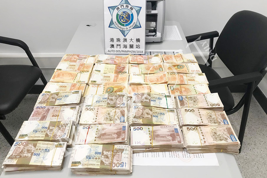 Customs officials seize  HK$3 million at delta bridge