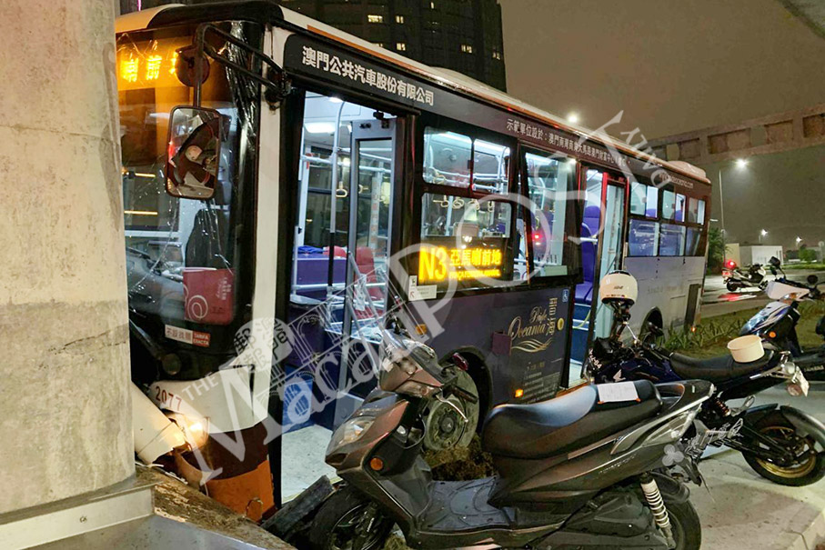 Bus crashes into LRT column, injuring 10