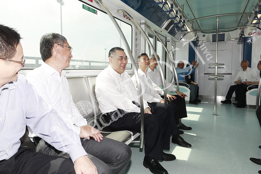 Chui & senior officials take first LRT ride