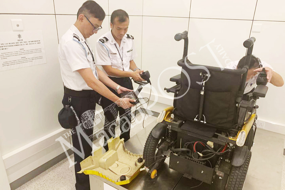 HK man in wheelchair smuggles 208 mobiles & 95 chipsets: customs