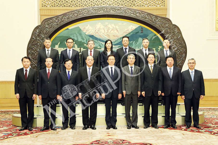 Han meets Macau’s new principal officials  