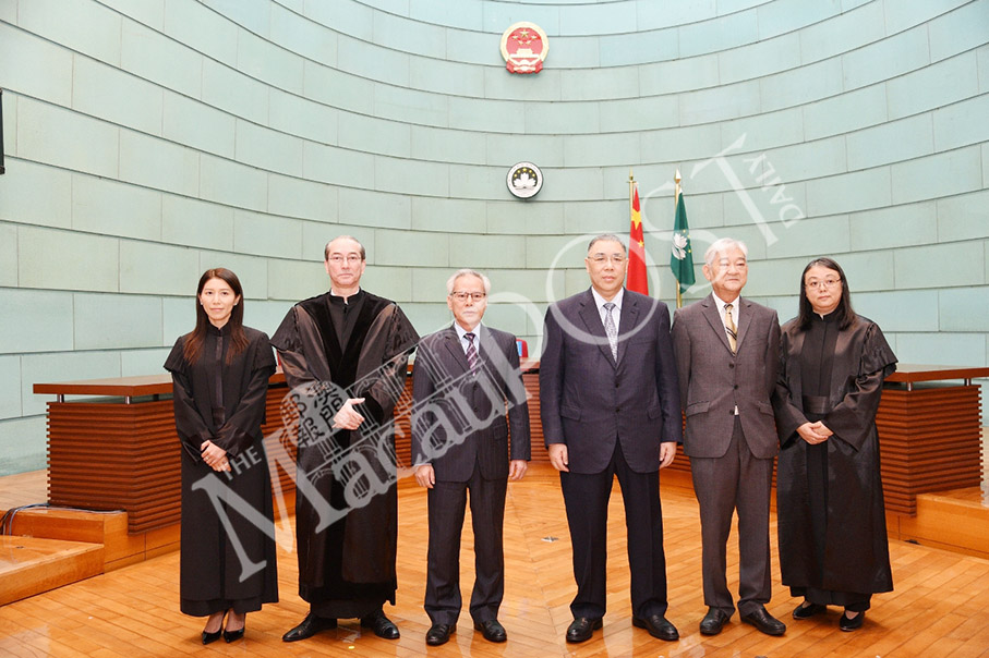 Chui swears in 3 judges, top court gets 1st Macanese judge