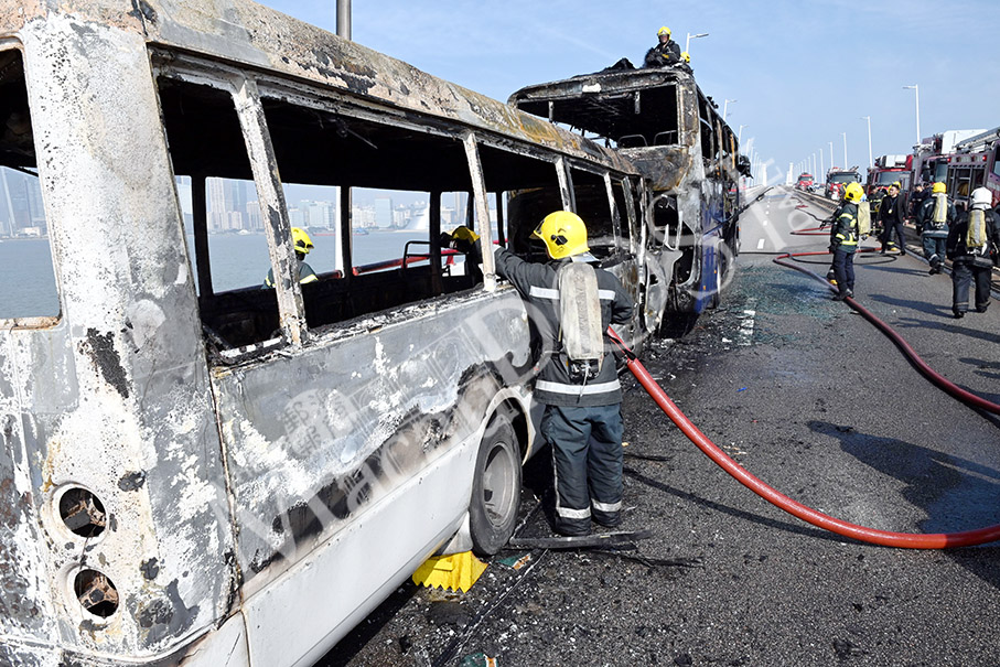 Minibus rams casino shuttle bus on Friendship Bridge, both gutted in blaze