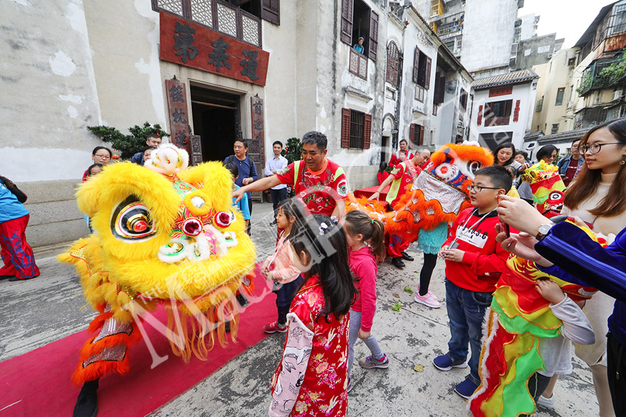 Cultural activities setting festive spirit for CNY