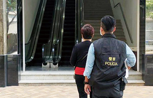 Woman nabbed for pocketing HK$6,000 left in ATM