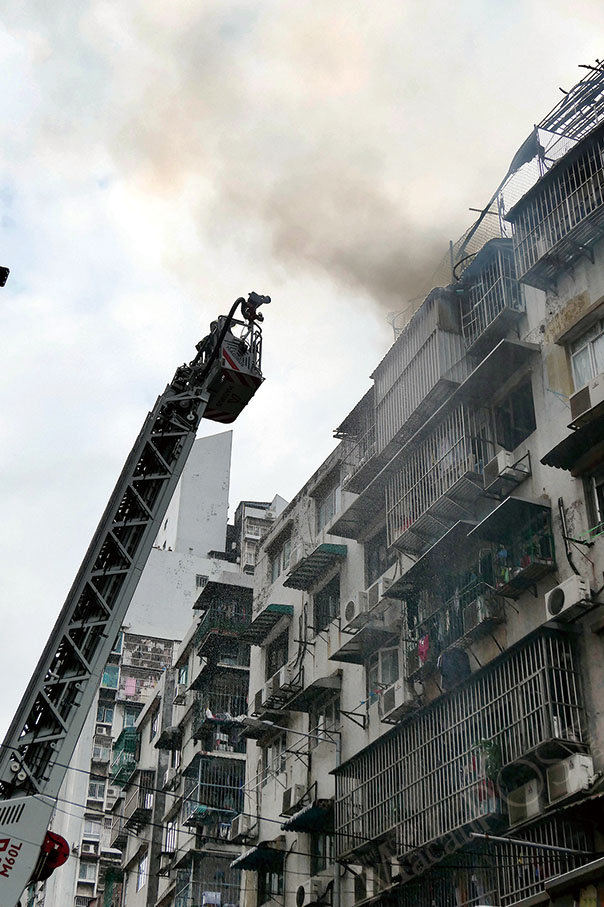 Firefighters extinguish rooftop hut fire in 20 minutes