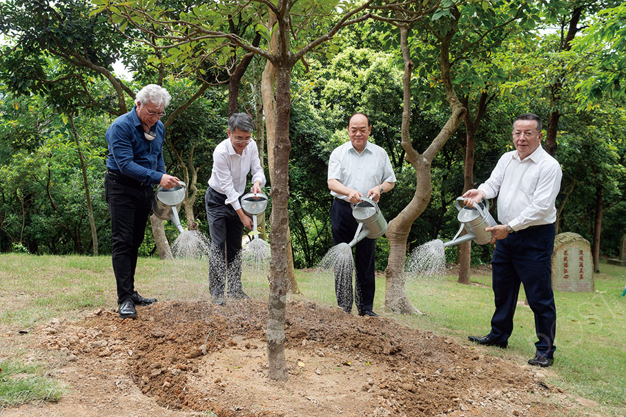 Ho plants tree to inspire residents to treasure Nature