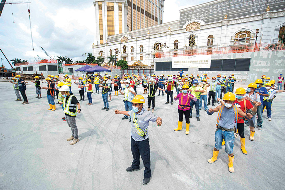 GEG holds stretching workshop for construction workers