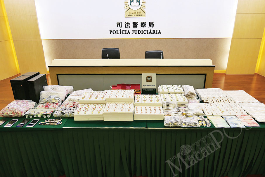 5 nabbed for selling low-grade jewellery at sky-high prices