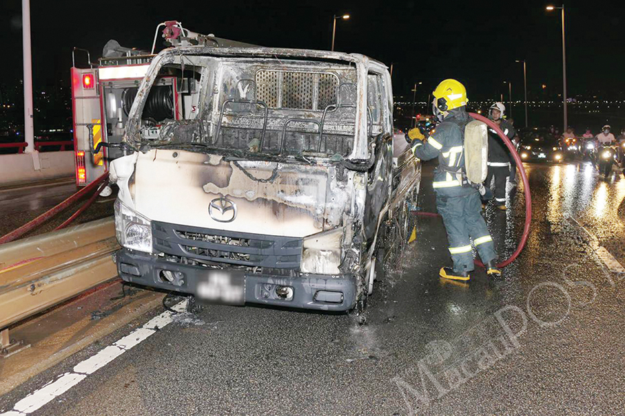 Lorry gutted in blaze on Friendship Bridge, no-one injured 