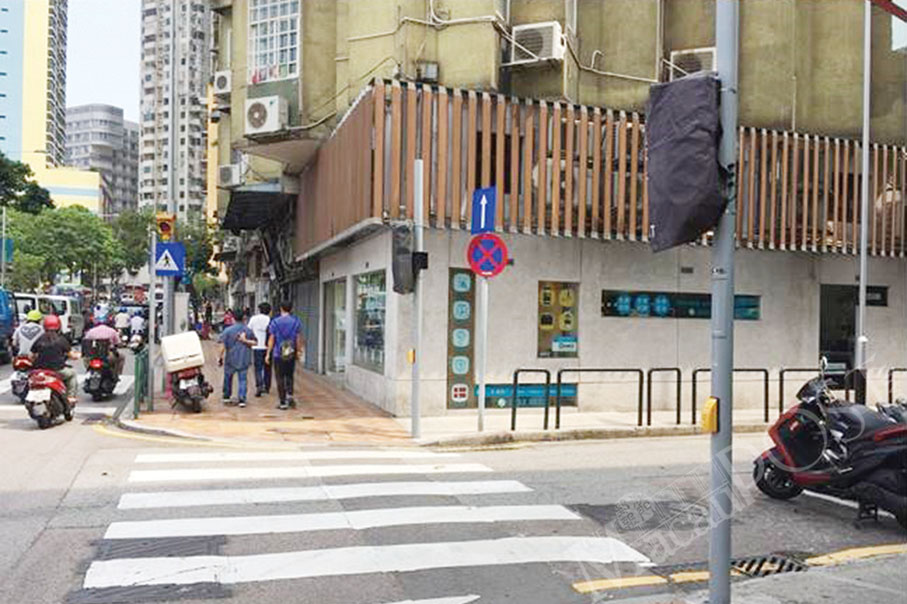 2 junctions in Avenida do Coronel Mesquita to get traffic lights 