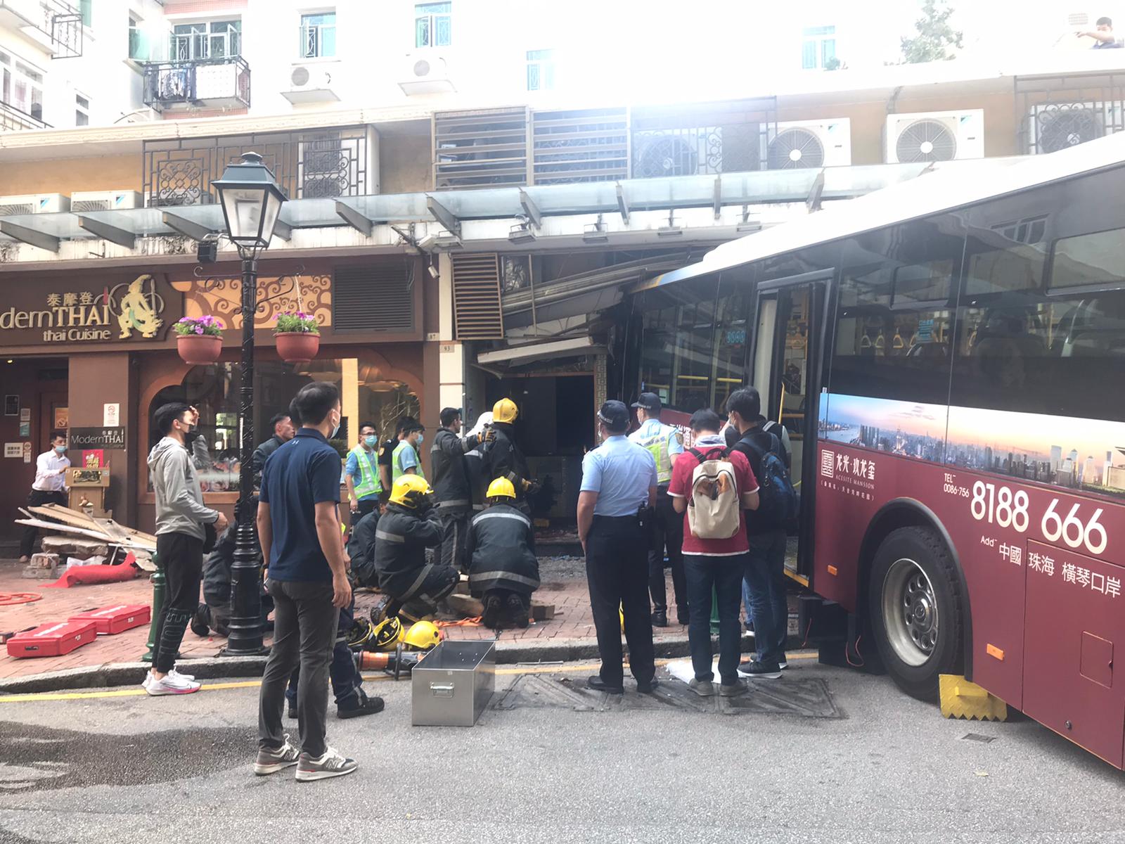 Bus crashes into restaurant, injuring 7 