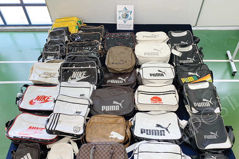 Customs Service finds fake luxury bags in Iao Hon