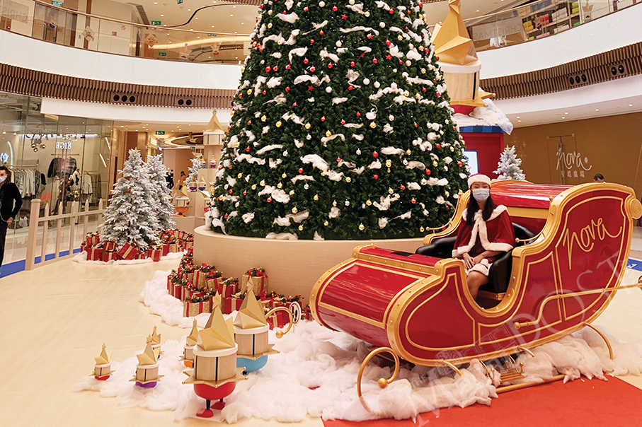 Ten-metre-tall Christmas tree is centrepiece at local mall