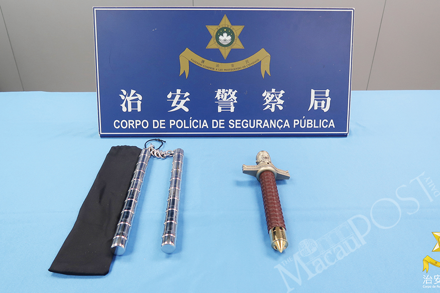 2 Taiwan men caught at airport with prohibited weapons