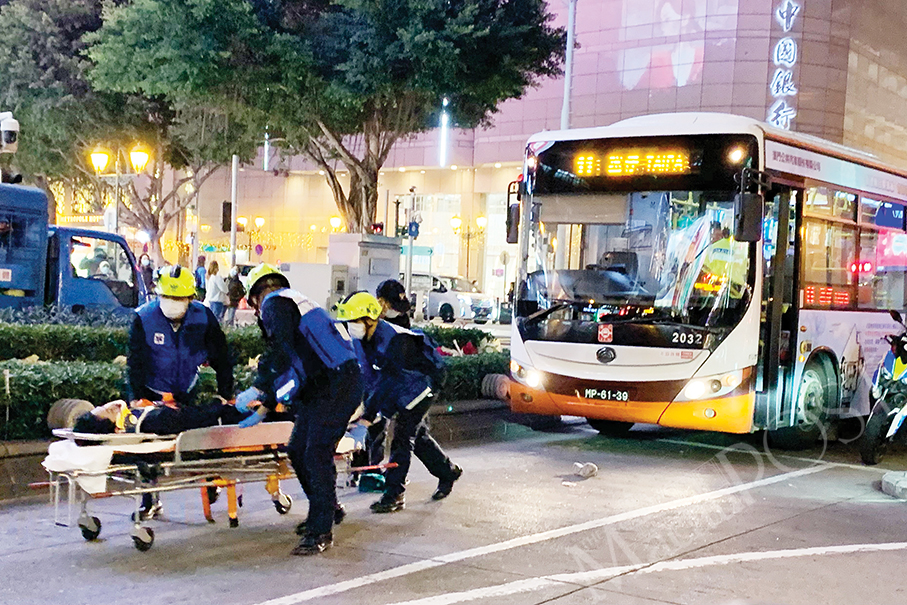 Filipino hit by bus