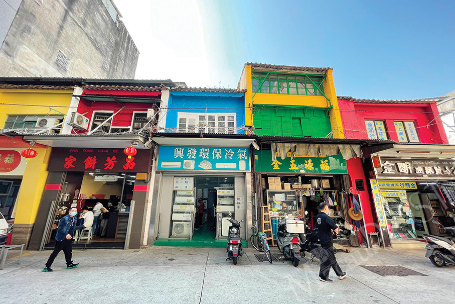 Govt project creates ‘rainbow houses’ around Rua de Cinco de Outubro