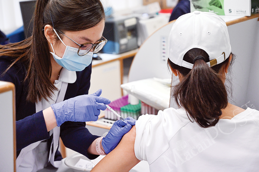 Govt reaffirms safety of Macau’s 2 COVID-19 vaccines 