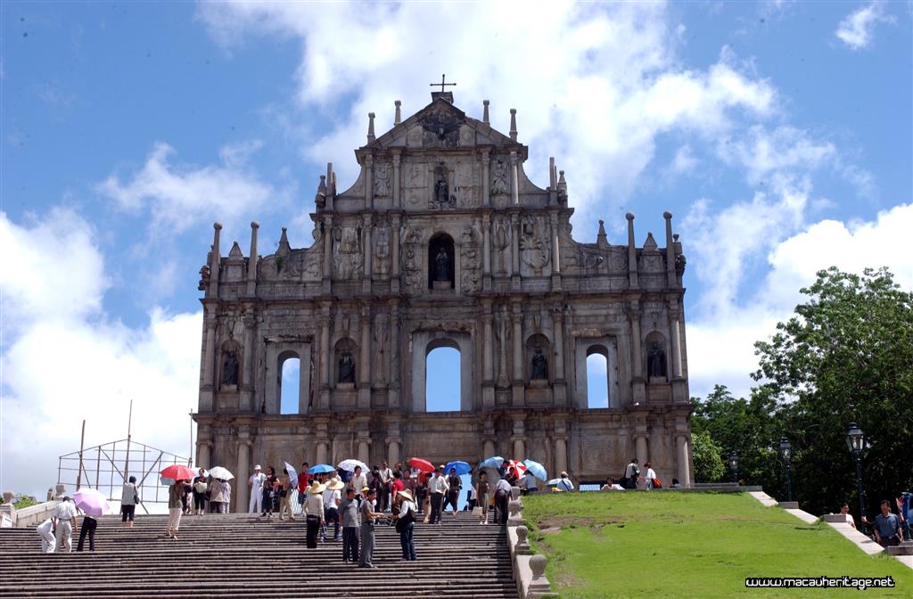 Unauthorised vehicle enters Ruins of St. Paul’s College’s forecourt: IC