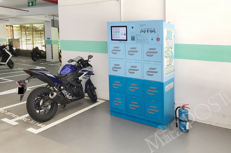 3 carparks install battery exchange cabinets for e-motorbikes: DSAT