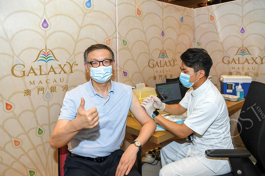 GEG vice-chairman gets jab during Galaxy Macau COVID-19 vaccine drive