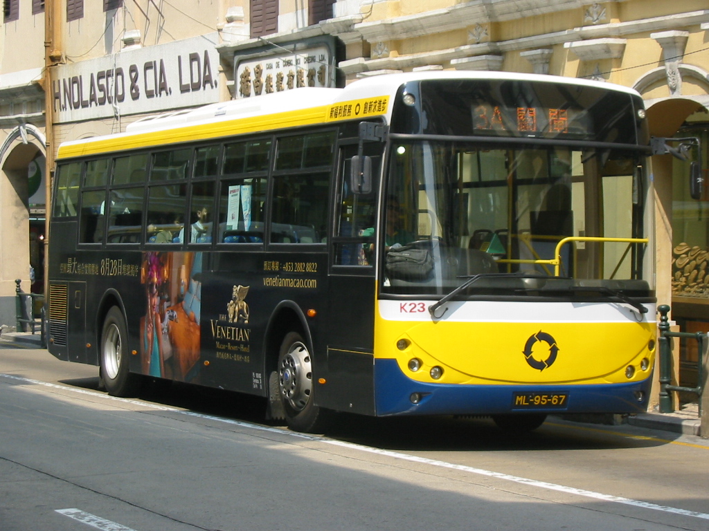 Passenger keen to urinate attacks bus driver for refusing to stop on bridge 