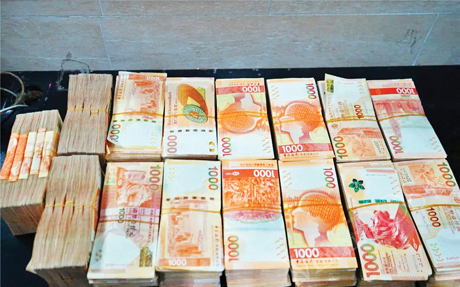 Mainland woman caught with HK$7.58 million in her luggage: Gongbei Customs 